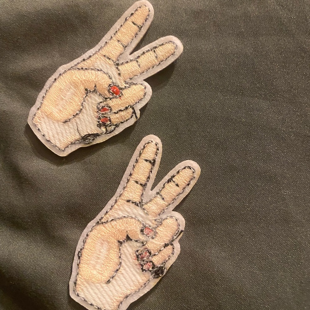 Iron on patch peace out ✌🏻(2) patch - Picture 2 of 2